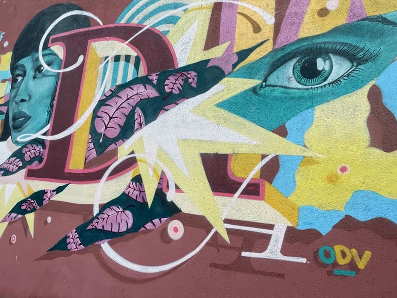 Fresque colorée évoquant les émotions et la Gestalt